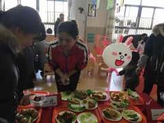 育红教育集团城南新村幼儿园举办迎新年美食汇