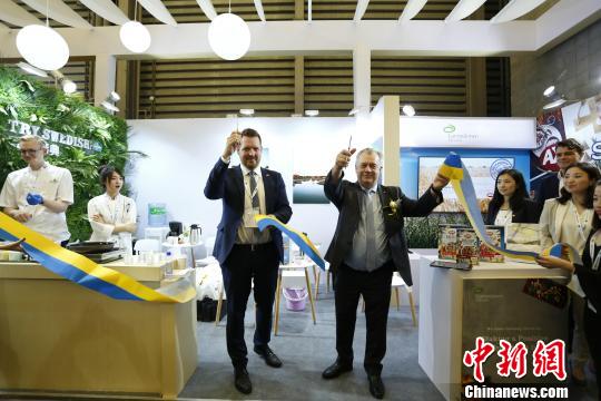 瑞典美食亮相中食展 农业大臣烹美食“揽客”