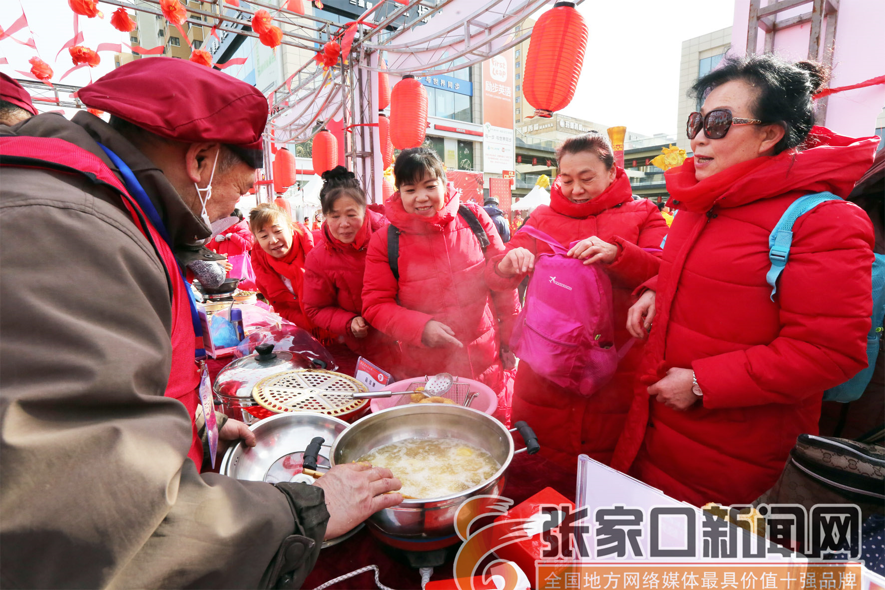 美食民俗嘉年华年味十足