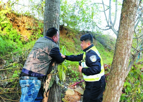 酒司机遇交警弃车逃跑