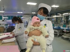 早产儿治好病却被留在病房 其母称无力照看拒接娃