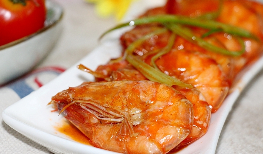 大厨教你做油焖大虾，色泽金黄，一盘不够吃！