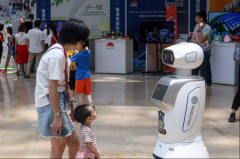 机器人有“火眼金睛”？还能冲水果茶？来广州科技活动周感受“科技＋美食”